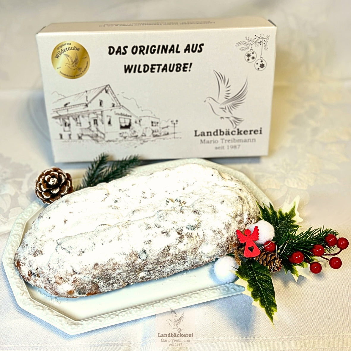 Butterstollen 1,25kg im Designkarton und auf Teller